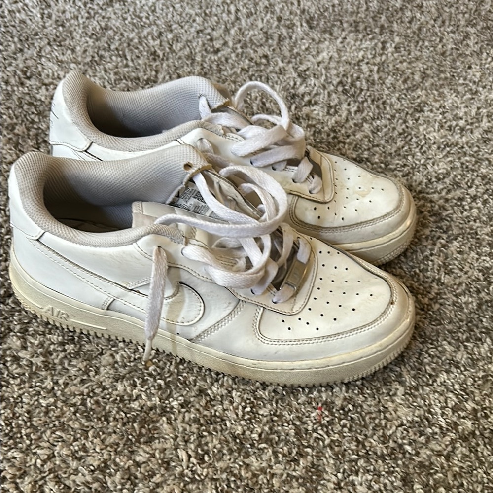 Nike White Low-Top Sneakers with Leather Finish